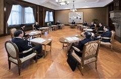 皇室会議を開催