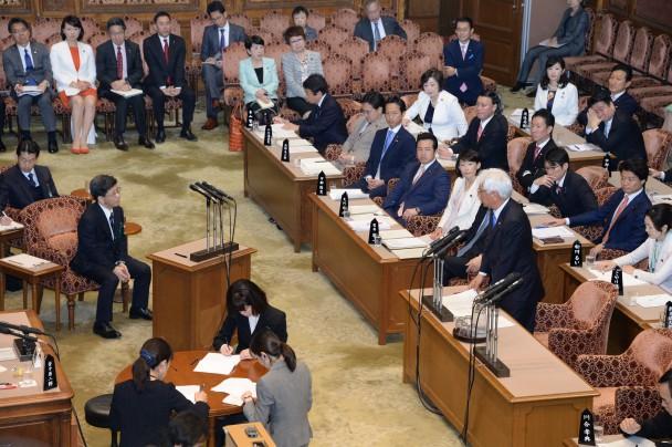 財務省が森友文書の改ざんを認める