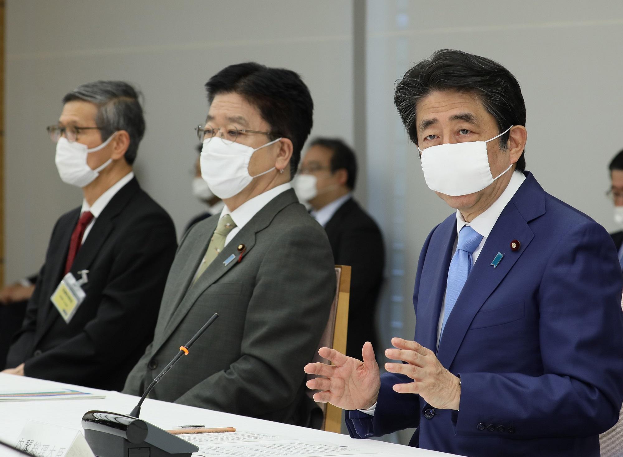 緊急事態宣言の延長を発表