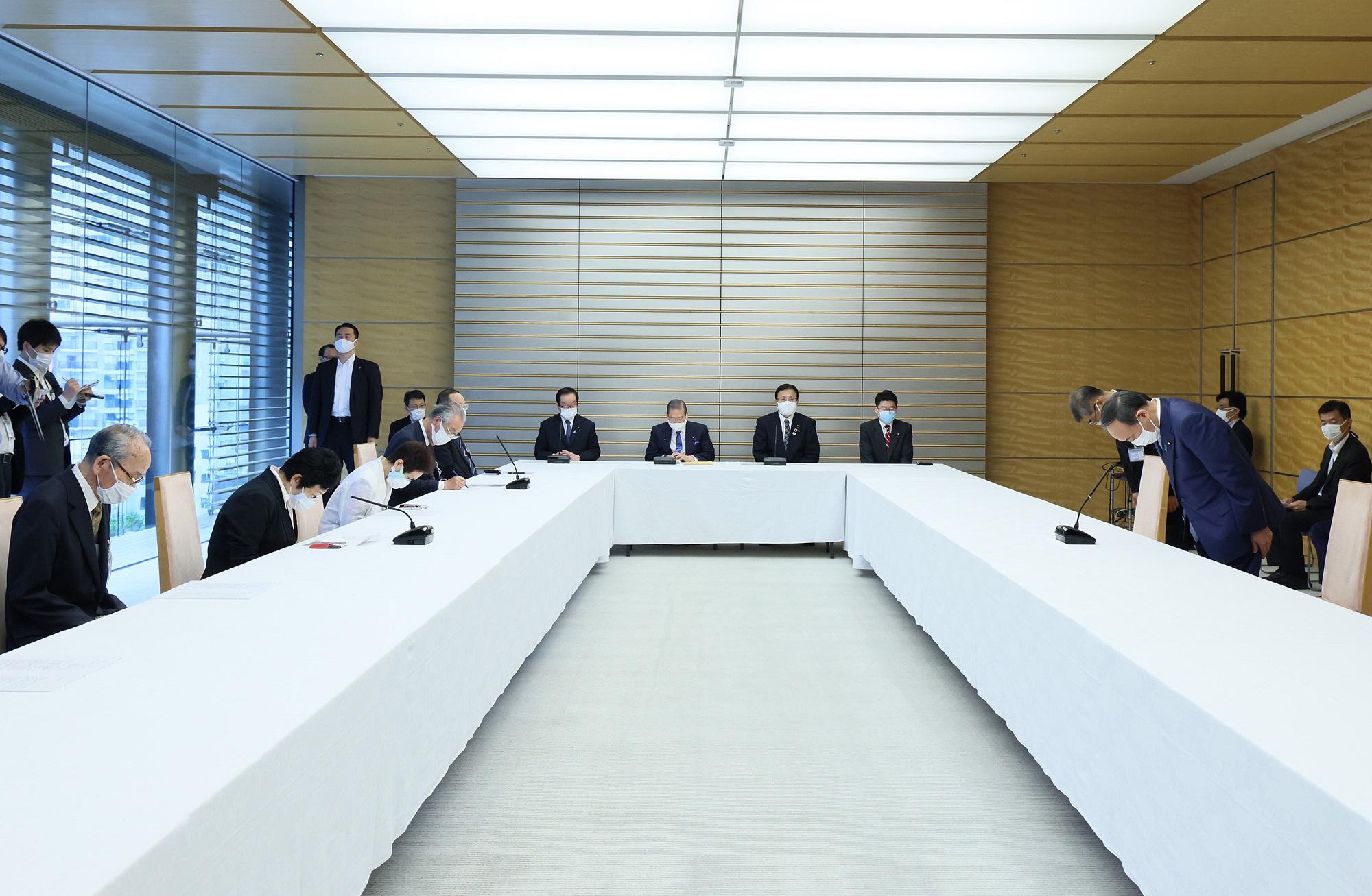 菅首相と訴訟の原告団が首相官邸で面会