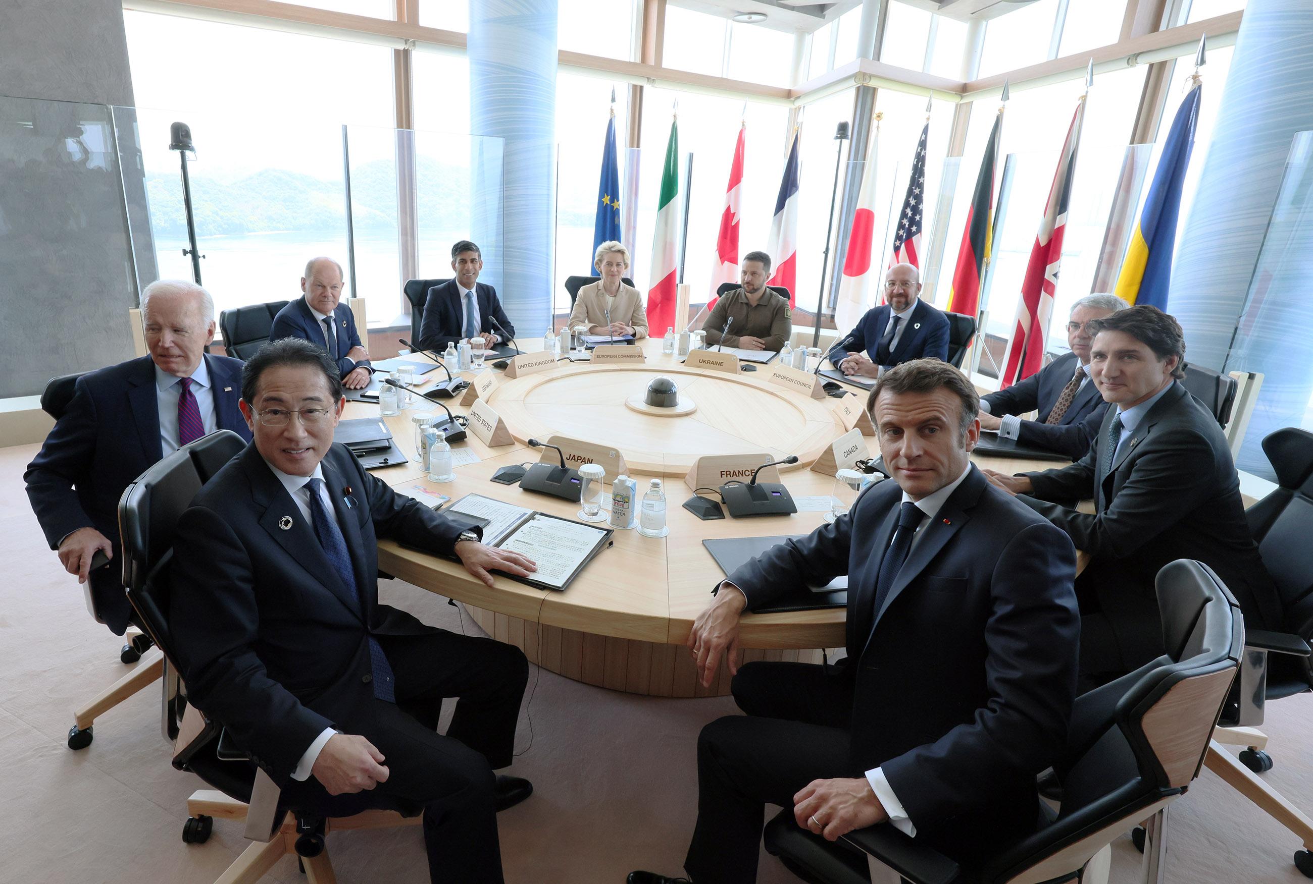 G7広島サミットの全体セッションに臨む各国首脳