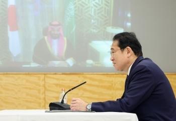 岸田首相、サウジ・ムハンマド皇太子とテレビ会談に臨む